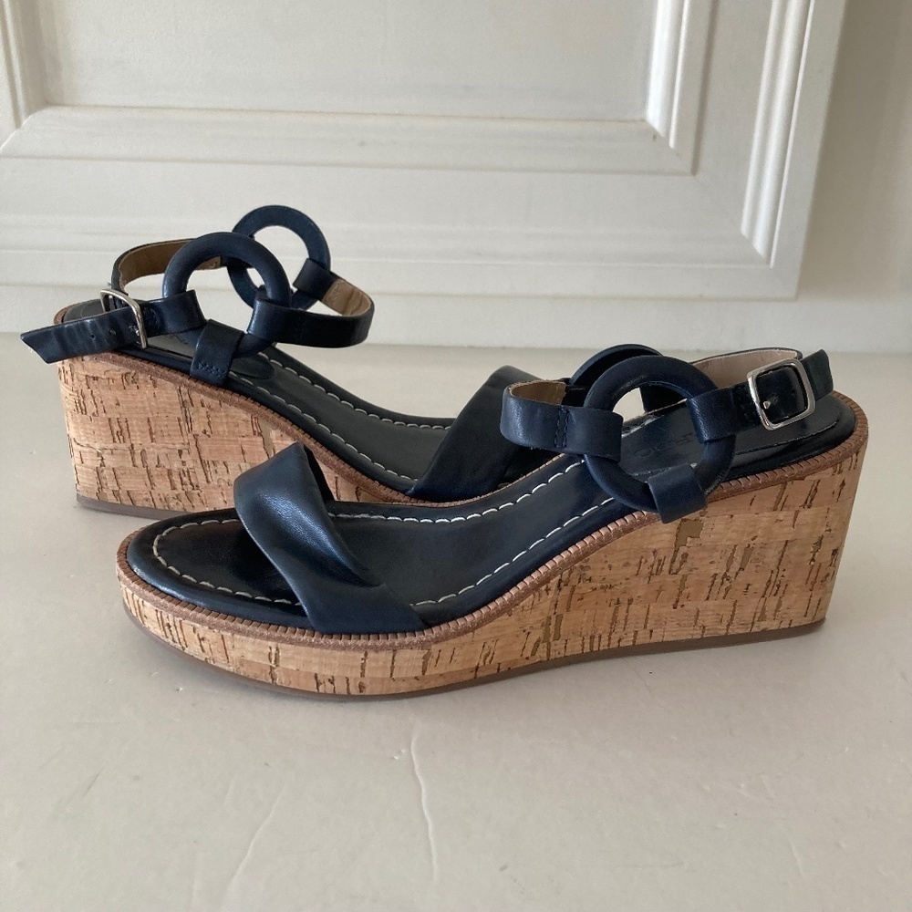 Bernardo Anthropologie Kennedy Navy Blue Leather Wedge Sandals Sz 7